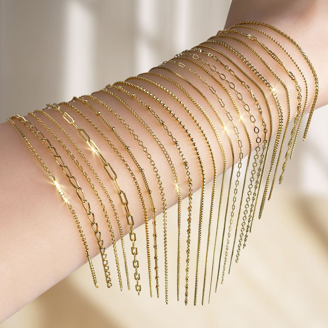 Gold-Filled-Chains-on-Hand-Mannequin-2023